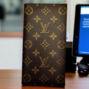 Authentic ‼️💯 Louis Vuitton Monogram Check Book Wallet